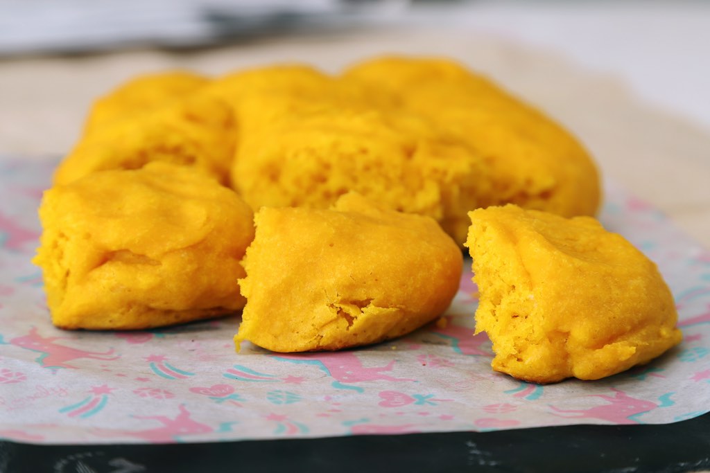 フライパンでちぎりかぼちゃパン