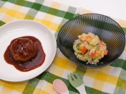 【給食レシピ vol.21】煮込みハンバーグとポテトサラダ／松島さくら保育園