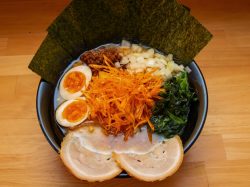 熟成豚骨ラーメンそだし 河口湖店