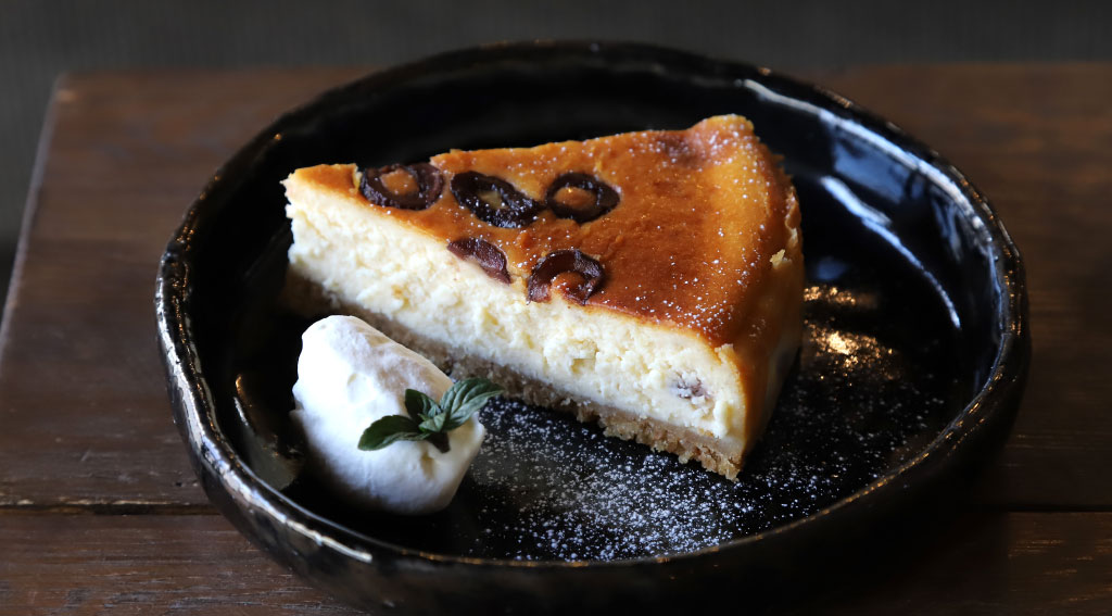 メープルシロップ漬けブラックオリーブのチーズケーキ