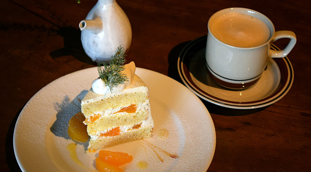 トロッコのアールグレイと清見オレンジのショートケーキとカフェオレ