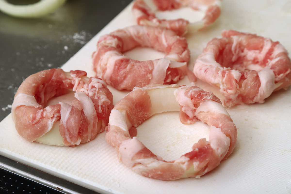 肉巻きオニオンリング 作り方1