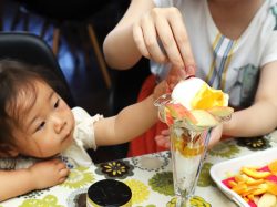 子どもと一緒にパフェ作り体験！―マルサマルシェ笛吹店