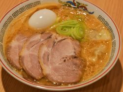 「ラーメンハチロク」ビバモール甲斐敷島フードコート内2023年3月3日オープン