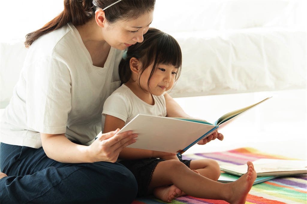 絵本読み聞かせ