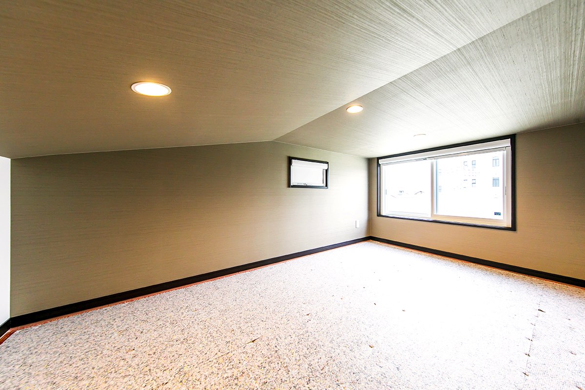 奏いえ（西甲府住宅）／屋根裏部屋