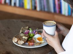 富士吉田市の本町通り「FabCafe Fuji」がアツい！織物産業とクリエイターとの共創