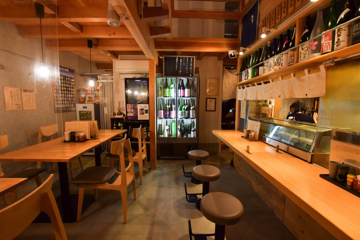 炉端やきとり 鳥のほそ道／店内