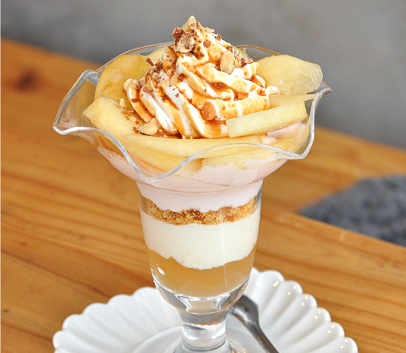 Café Bell Raisin 桃のパフェ