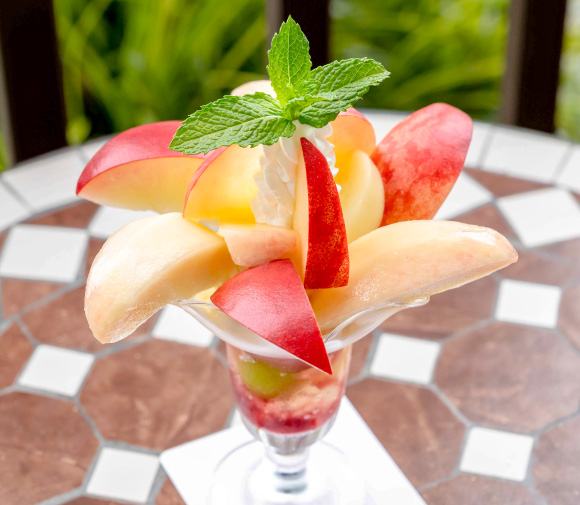 ピーチカフェなかにしの麗しの夏パフェ