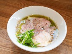 麵や まなか
