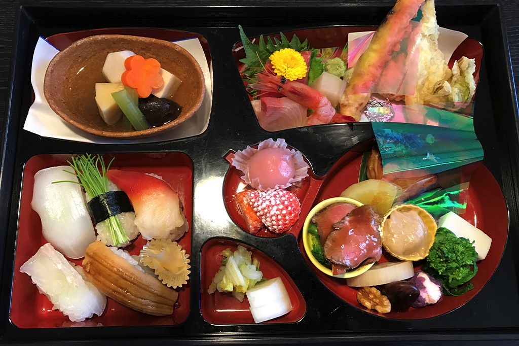 仕出し弁当 お祝い膳 和食処 佳幸