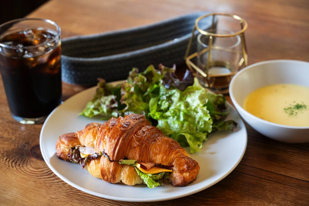 IDEAL BAKERY CROISSANT & PASTRY