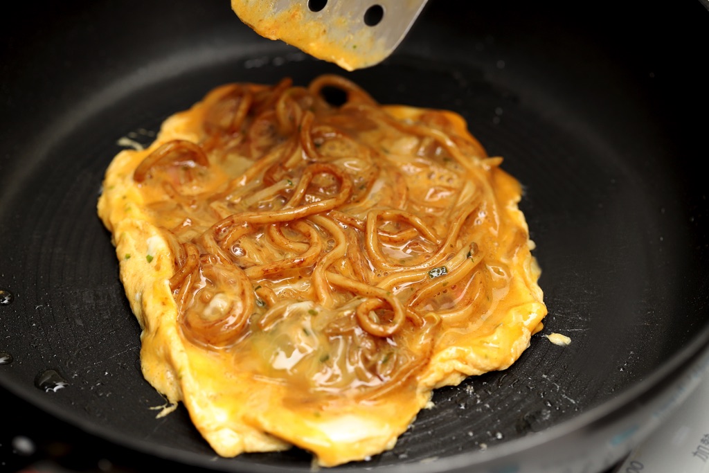 焼きそばで～モダン焼き風サンドイッチの作り方2