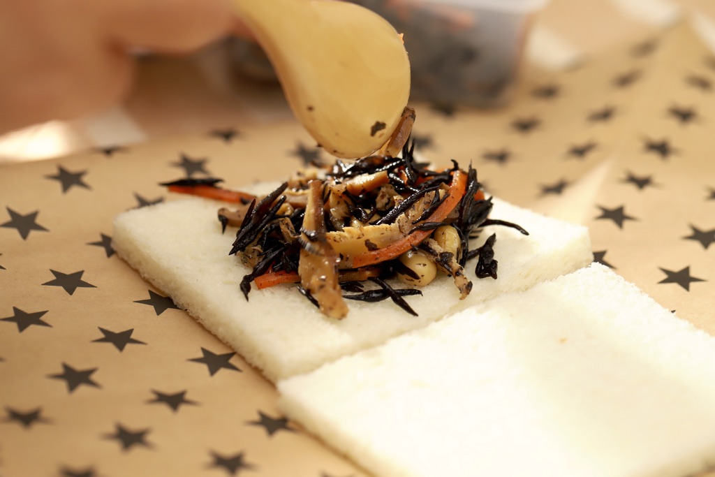 ひじきの煮物でひじきマヨサンドの作り方1