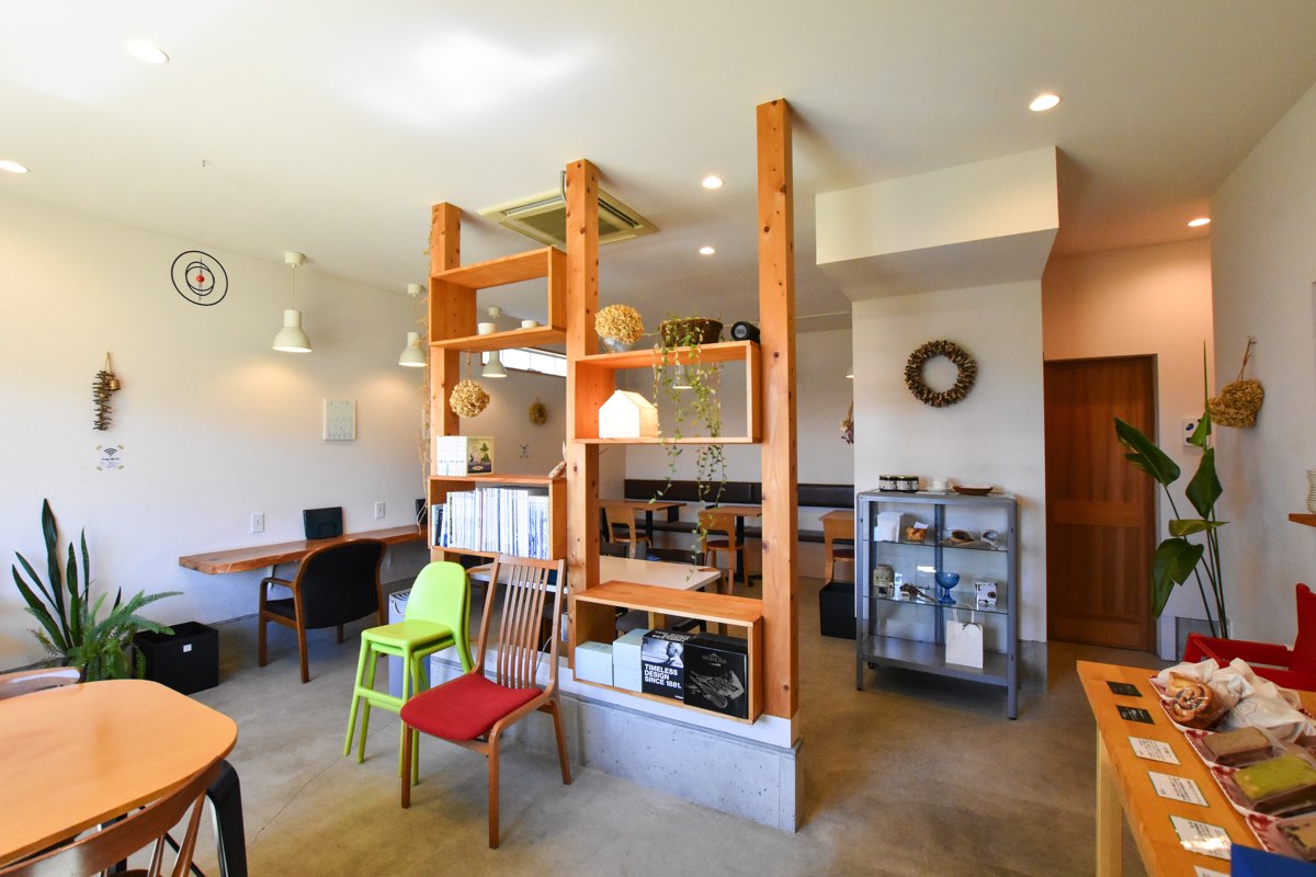 CAFE TRETAR 店内