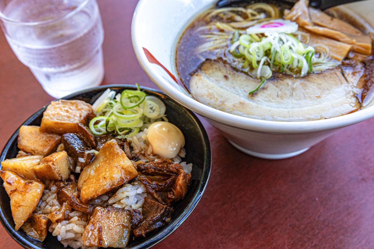 焼豚食道。河口湖店