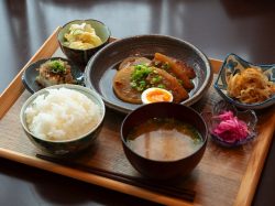 ごはんや四つ葉