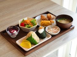 おにぎりカフェ山の港