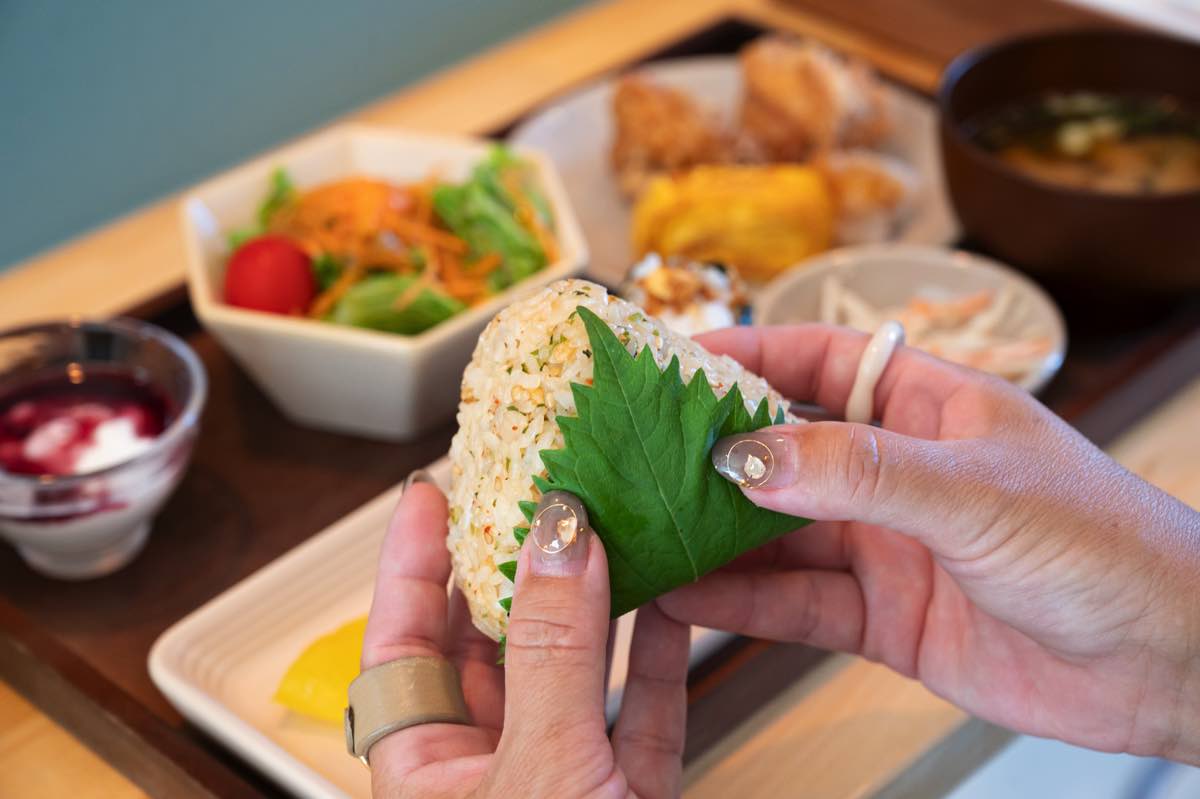 おにぎりカフェ山の港
