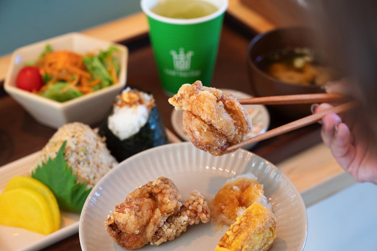 おにぎりカフェ山の港