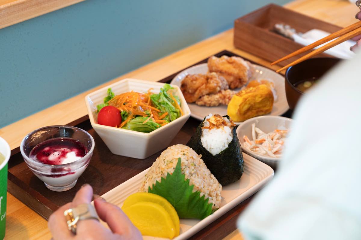 おにぎりカフェ山の港