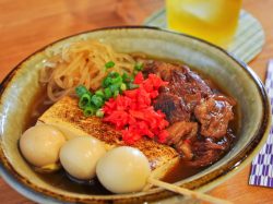 至高の肉豆腐 にらん