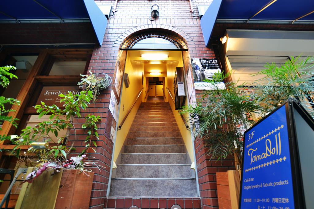 Cafe＆Bar TomoDollの外観