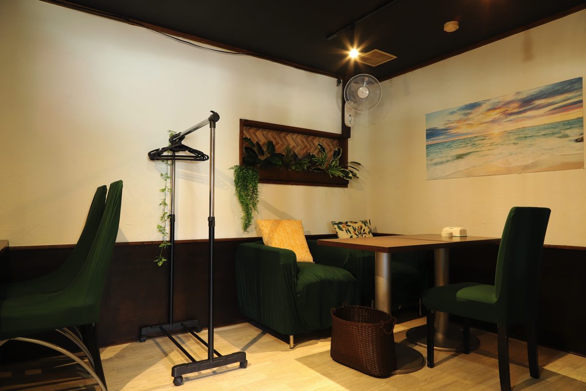 Hawaiian Dining Sola