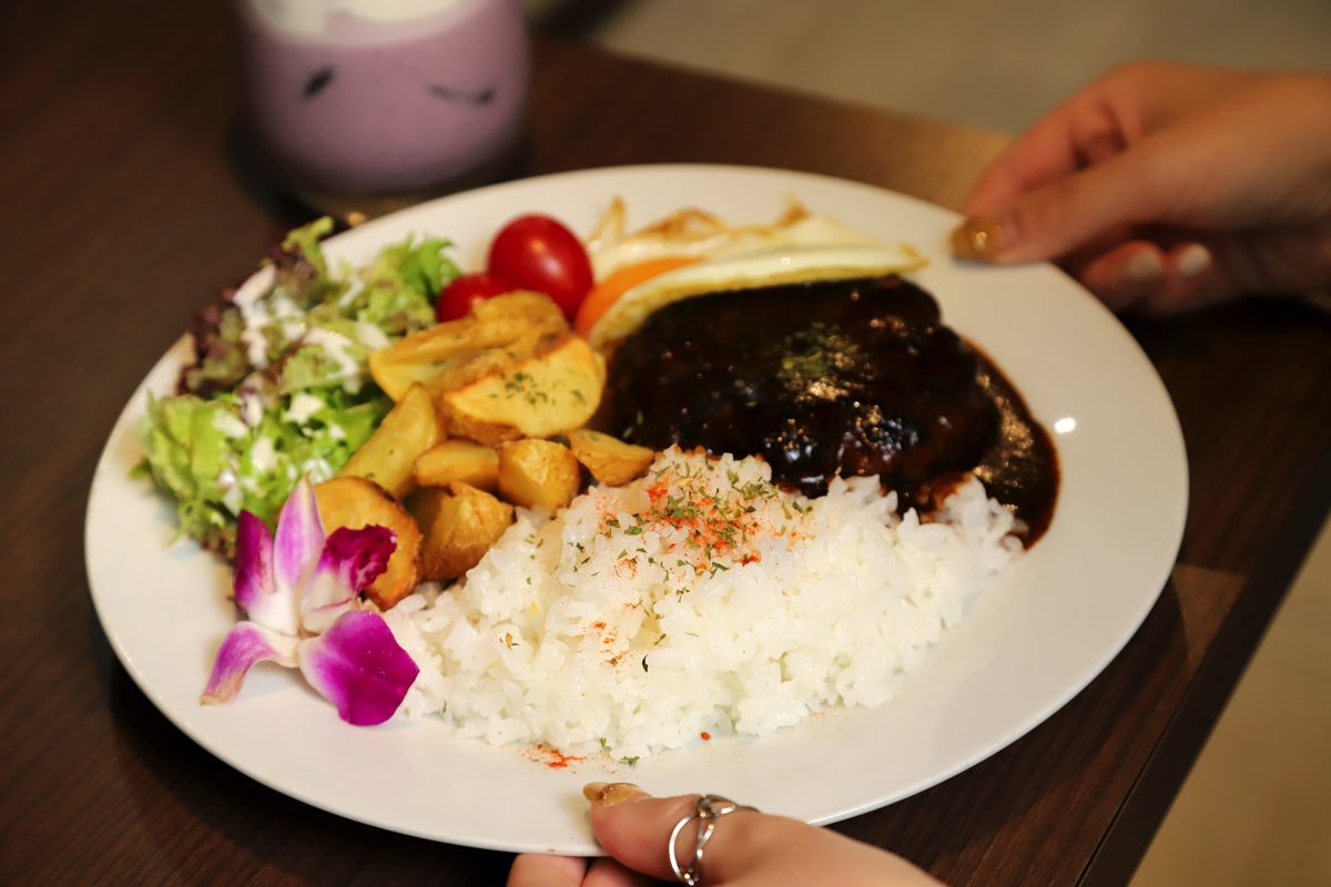 Hawaiian Dining Sola