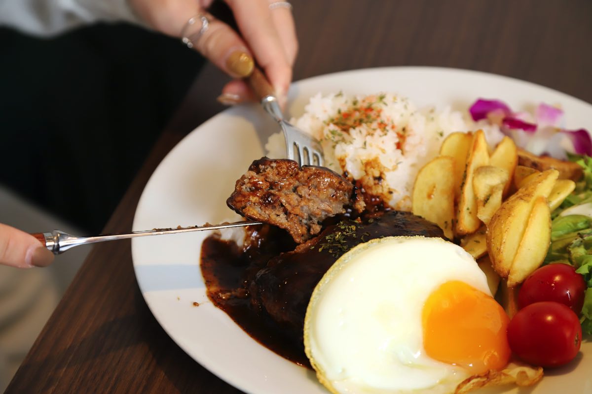 Hawaiian Dining Sola