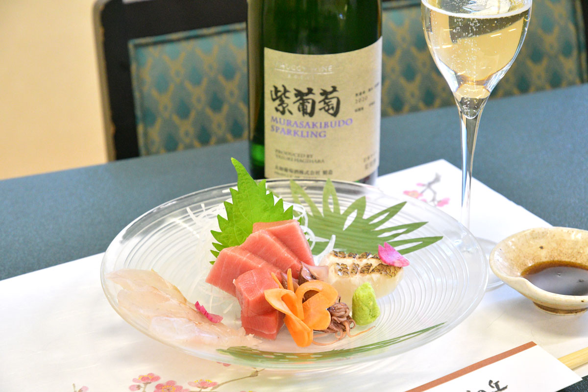 刺身盛合わせ×大和 紫葡萄スパーク（グラス）