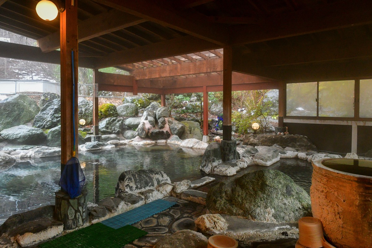 芦安温泉 岩園館