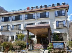 芦安温泉 岩園館