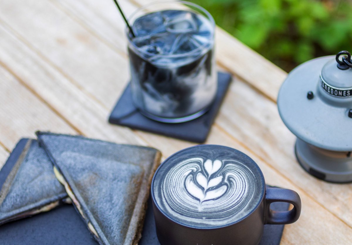 山梨のチャコールフード大集合！