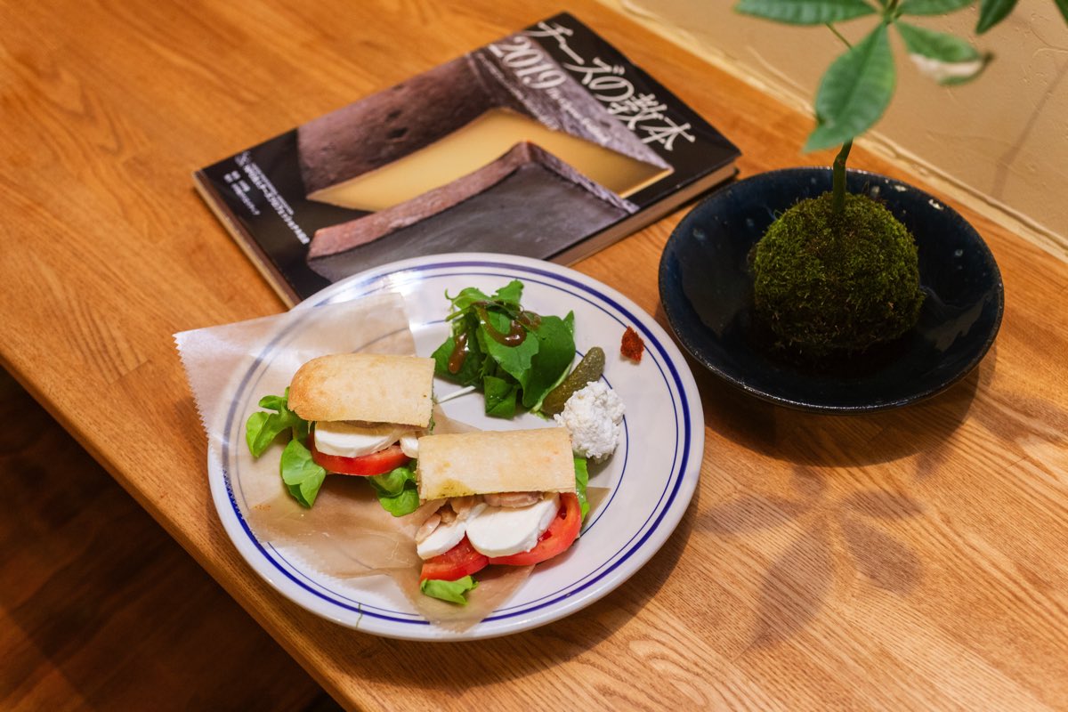 MOLQ CAFE