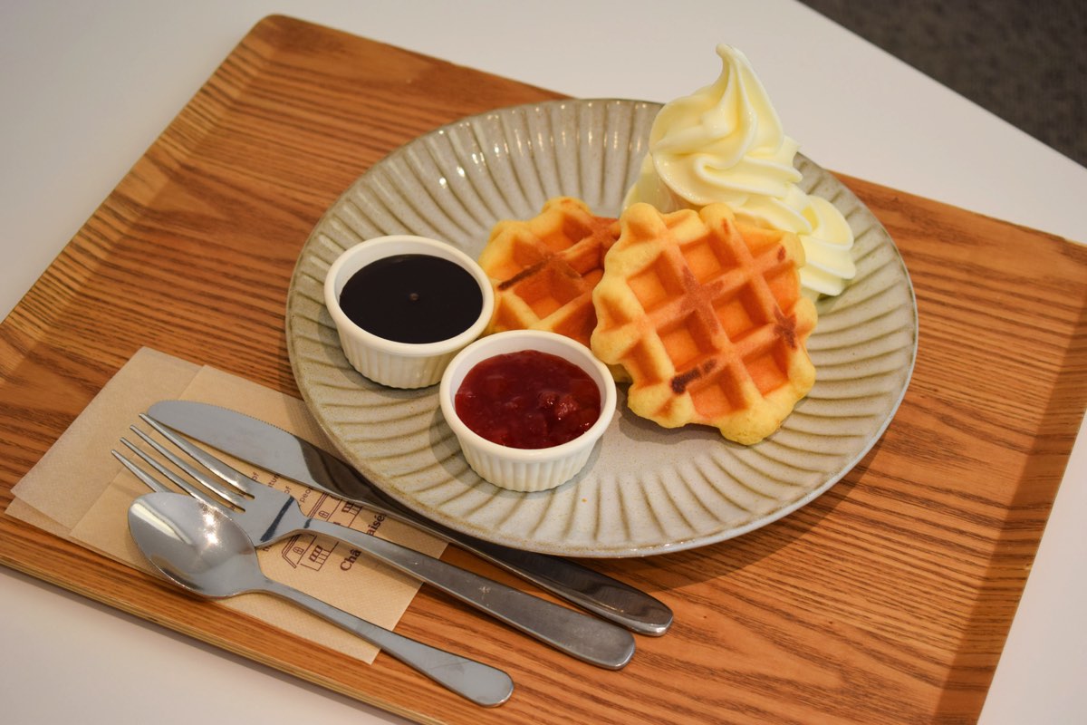 シャトレーゼテラス 甲府丸の内店　北海道産小麦のワッフルソフト