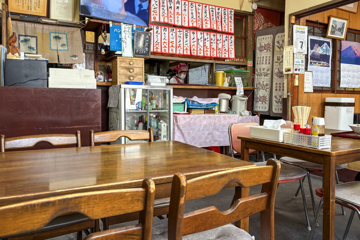 はや川食堂 内観