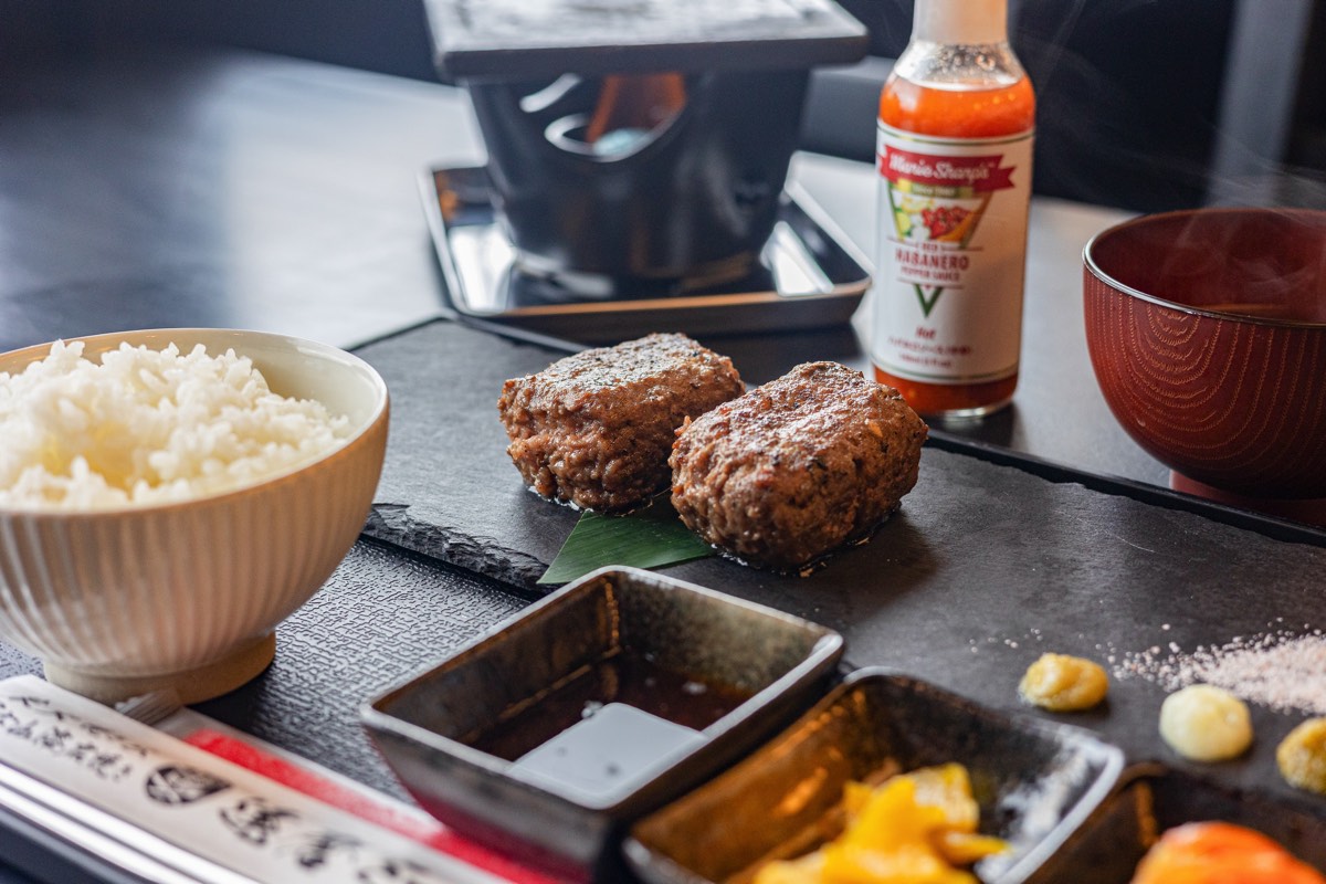 炭火焼き&富士山溶岩焼き 達磨ミート1