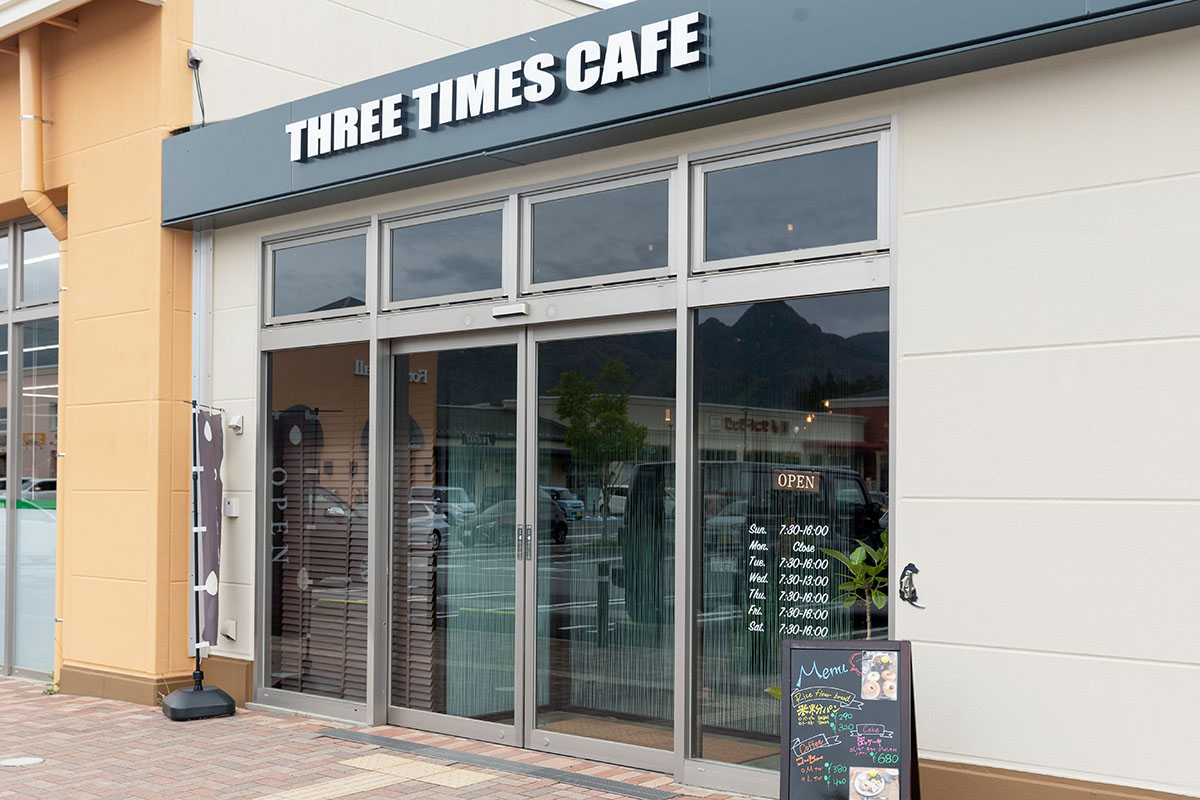 THREE TIMES CAFE 外観