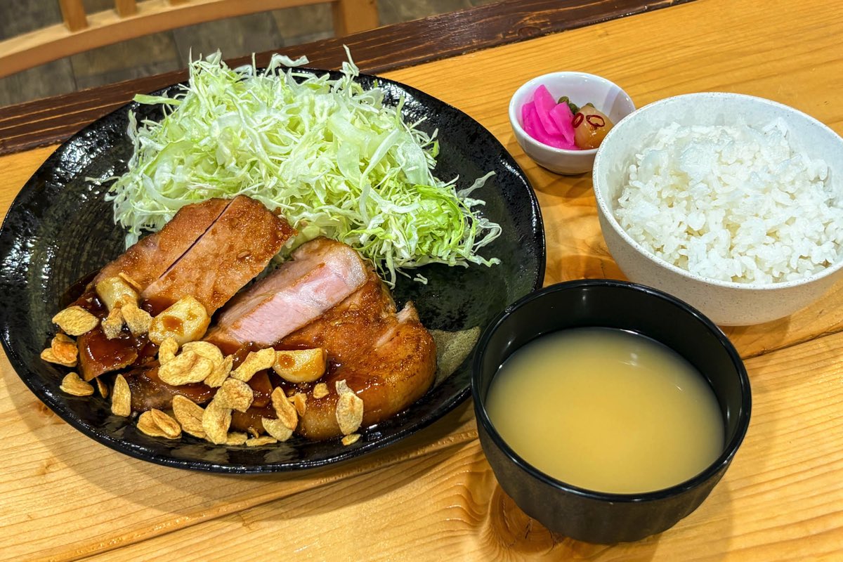 厚切豚肉料理屋 豚屋巣窟（あじと）