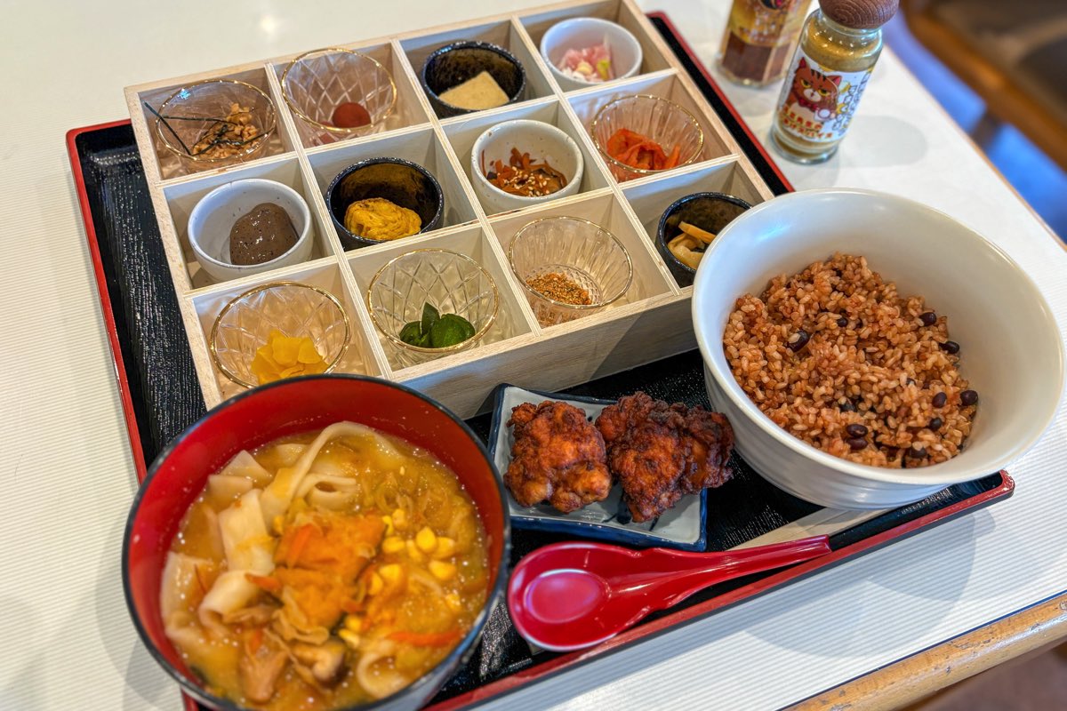 高菜先生の酵素玄米と料金おまかせほうとう食堂 甲府店