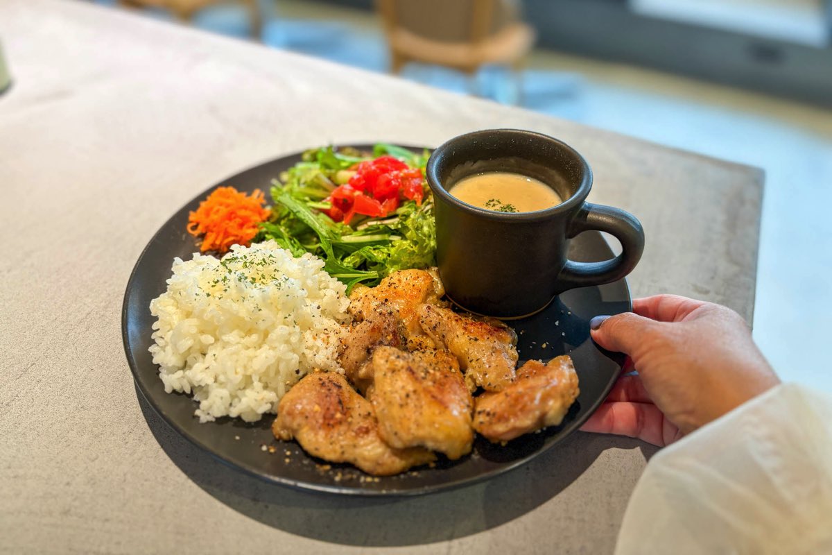 CAFE LA PAIX-Light-